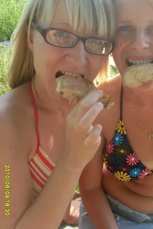 Drunk Babes Outdoors — photo 10