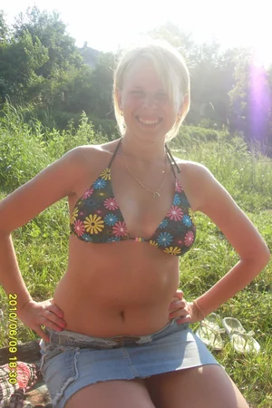 Drunk Babes Outdoors — photo 13