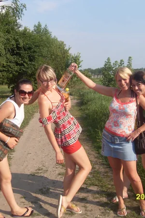 Drunk Babes Outdoors — photo 27