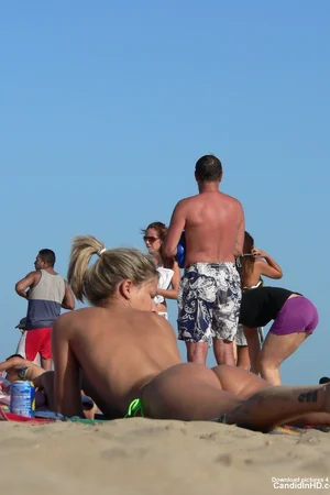 Girls Topless on Beach — photo 108