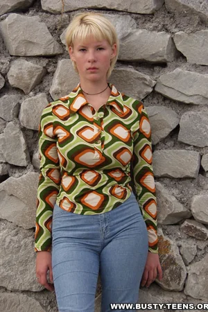 Busty Blonde on Vacation — photo 16