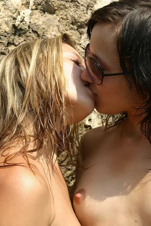 Three Bisexual Girlfriends by the Sea — photo 4