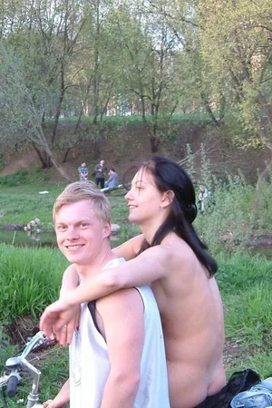 Naked Girl and Several Guys — photo 12