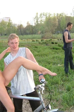 Naked Girl and Several Guys — photo 19