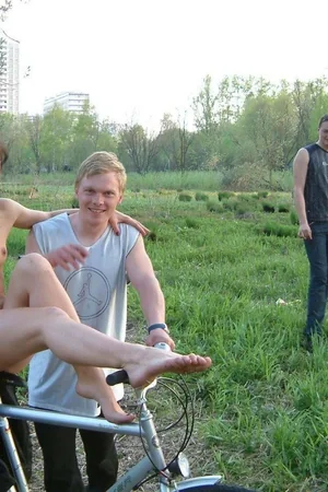 Naked Girl and Several Guys — photo 20