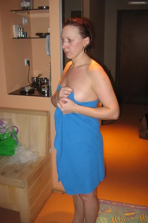 Russian Mature Woman Masturbates With Toy in Front of Husband — photo 29