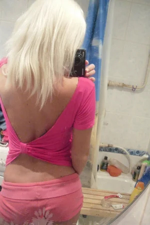 Young blonde babe takes home selfies and shows off her perky tits — photo 14