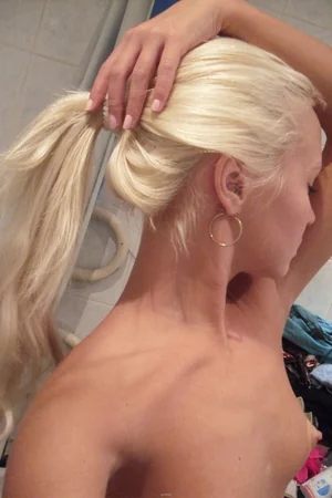 Young blonde babe takes home selfies and shows off her perky tits — photo 21