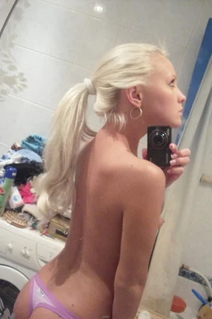 Young blonde babe takes home selfies and shows off her perky tits — photo 23