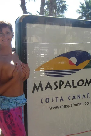 Russian woman went on vacation and couldn't resist a nude photoshoot — photo 35