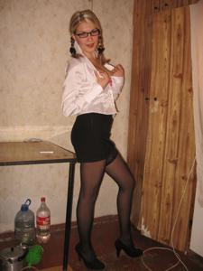 Молодая русская блонда выложила в сеть свои откровенные снимки - фото #17