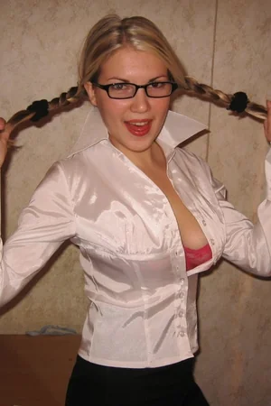 Young Russian Blonde Posts Explicit Photos Online — photo 19
