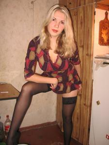 Молодая русская блонда выложила в сеть свои откровенные снимки - фото #22