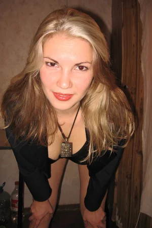 Young Russian Blonde Posts Explicit Photos Online — photo 36