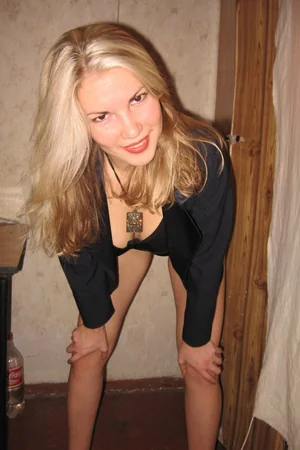 Young Russian Blonde Posts Explicit Photos Online — photo 37