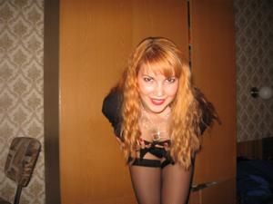 Молодая русская блонда выложила в сеть свои откровенные снимки - фото #68