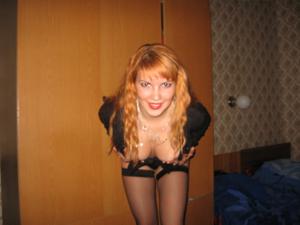 Молодая русская блонда выложила в сеть свои откровенные снимки - фото #69
