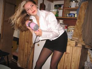 Молодая русская блонда выложила в сеть свои откровенные снимки - фото #7