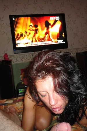 Skinny MILF Open to New Sex Experiences — photo 28