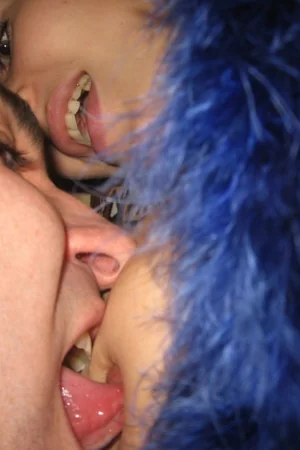 Newlyweds Get Down in Empty Apartment — photo 5