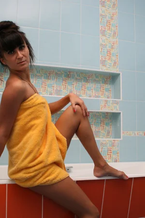 Mature Lyudmila poses naked before taking a hot jacuzzi bath — photo 10