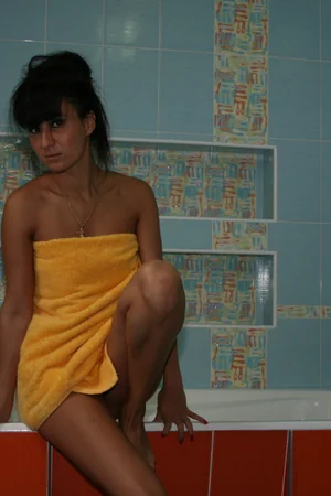 Mature Lyudmila poses naked before taking a hot jacuzzi bath — photo 15