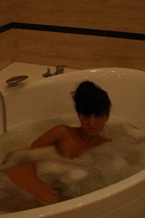 Mature Lyudmila poses naked before taking a hot jacuzzi bath — photo 47