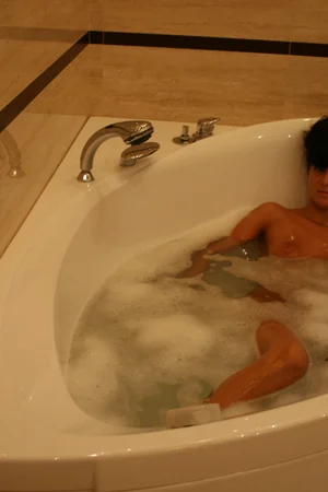 Mature Lyudmila poses naked before taking a hot jacuzzi bath — photo 48