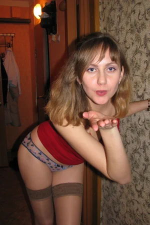 Veronika pays her rent with hot nude photos — photo 100