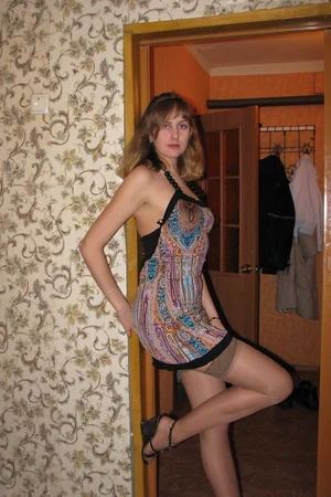 Veronika pays her rent with hot nude photos — photo 12