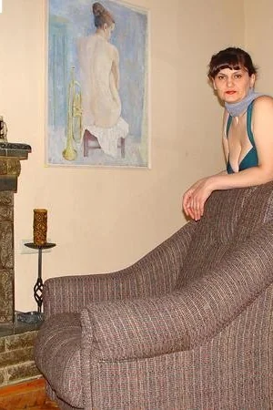 Dressed Russian Milf Posing at Home — photo 22