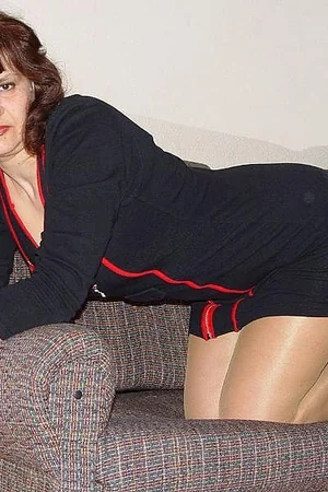 Dressed Russian Milf Posing at Home — photo 9