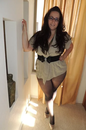 Curvy Woman Larisa Poses in Various Outfits, Stays Dressed — photo 4
