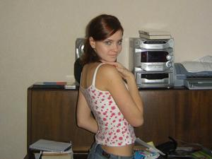 Снимки с русской худышкой, которая совсем не стесняется раздеваться - фото #63