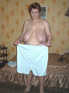 Русская милфа примеряет эротичное белье на толстое тело - фото #4