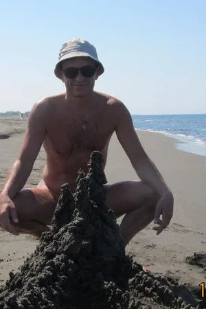 Nudist Couple Flashes Hard Dick and Saggy Tits on Beach — photo 89