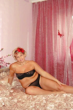 Erotic Photos Mature Blonde Housewife — photo 13