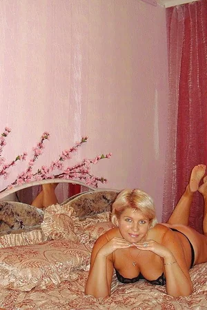 Erotic Photos Mature Blonde Housewife — photo 8