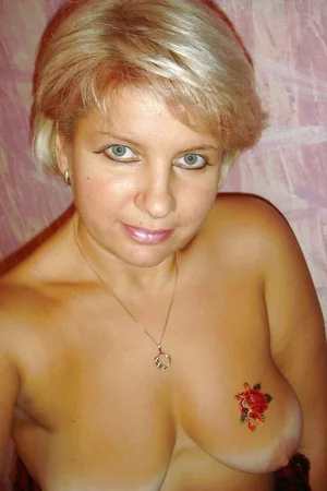 Erotic Photos Mature Blonde Housewife — photo 9