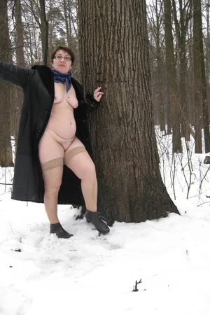 Mature Lady Strips and Strolls Nude Outdoors — photo 6
