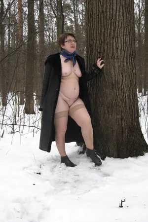 Mature Lady Strips and Strolls Nude Outdoors — photo 7