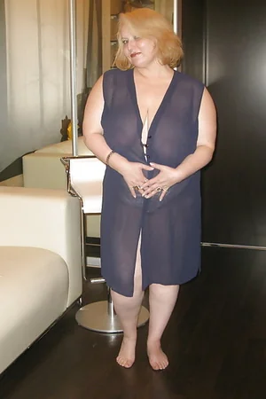 Plump Woman Drinks Wine, Undresses at Home — photo 19