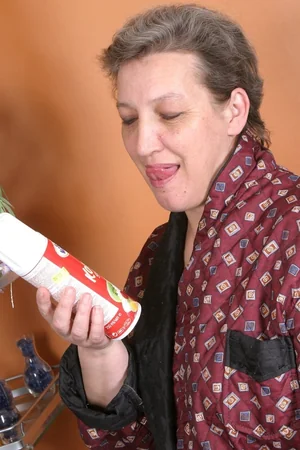 Mature Plump Tatyana Undresses, Smears Body with Whipped Cream — photo 4