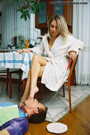Guy Licks Mistress's Toes — photo 21