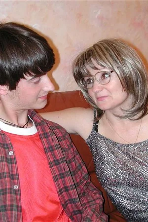 Russian Divorcée Acts Like a Slut with Young Guy at Home — photo 2