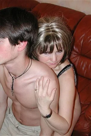 Russian Divorcée Acts Like a Slut with Young Guy at Home — photo 28
