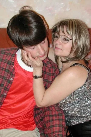 Russian Divorcée Acts Like a Slut with Young Guy at Home — photo 4