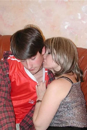 Russian Divorcée Acts Like a Slut with Young Guy at Home — photo 5