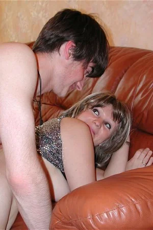 Russian Divorcée Acts Like a Slut with Young Guy at Home — photo 63