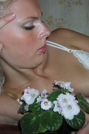 Blonde Escort Home Today — photo 28